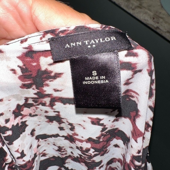 Ann Taylor Pink Floral Ruffle front long sleeve sheer blouse size small - Picture 7 of 7